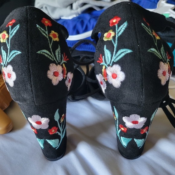 Floral Embroideree Heels - Picture 7 of 7